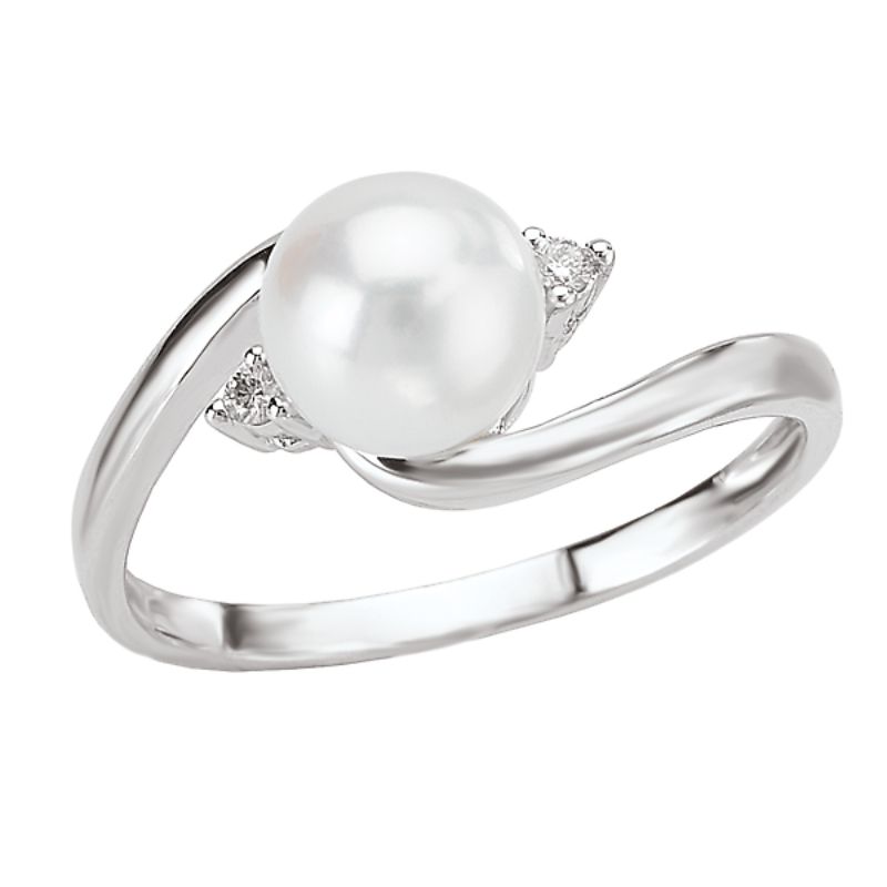 Ladies Pearl and Diamond Ring