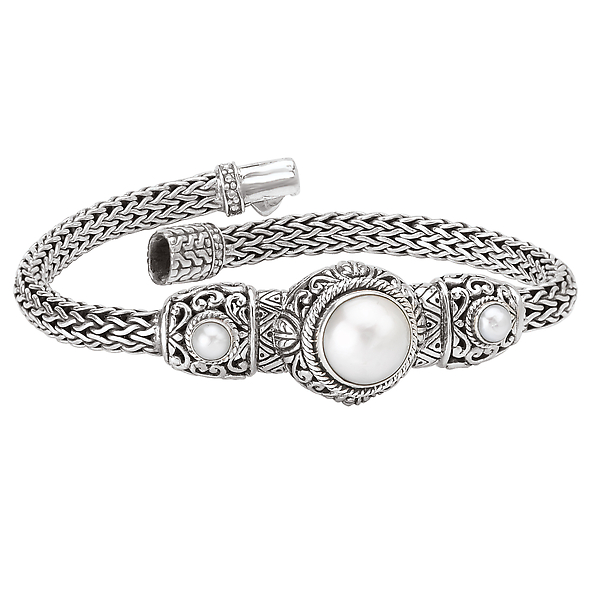 Ladies Fashion Pearl Bracelet